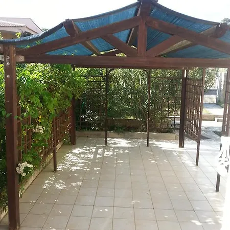 Lecci Sant Ambroggio 度假居 *